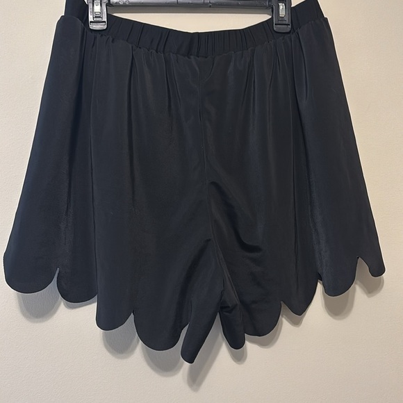 Black Scalloped Women's Swim Shorts - Picture 3 of 4